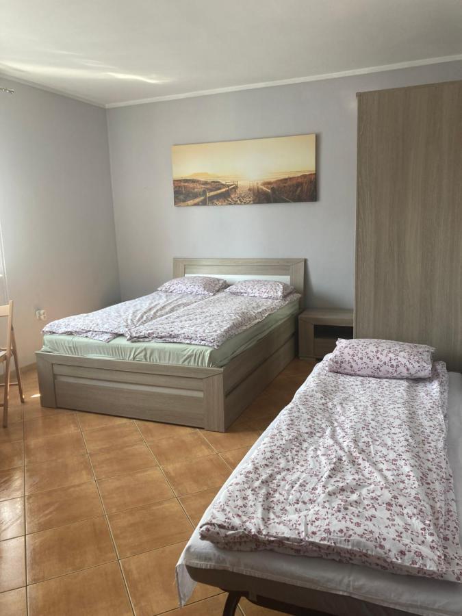 Pokoje Goscinne Halina Łeba Exterior foto