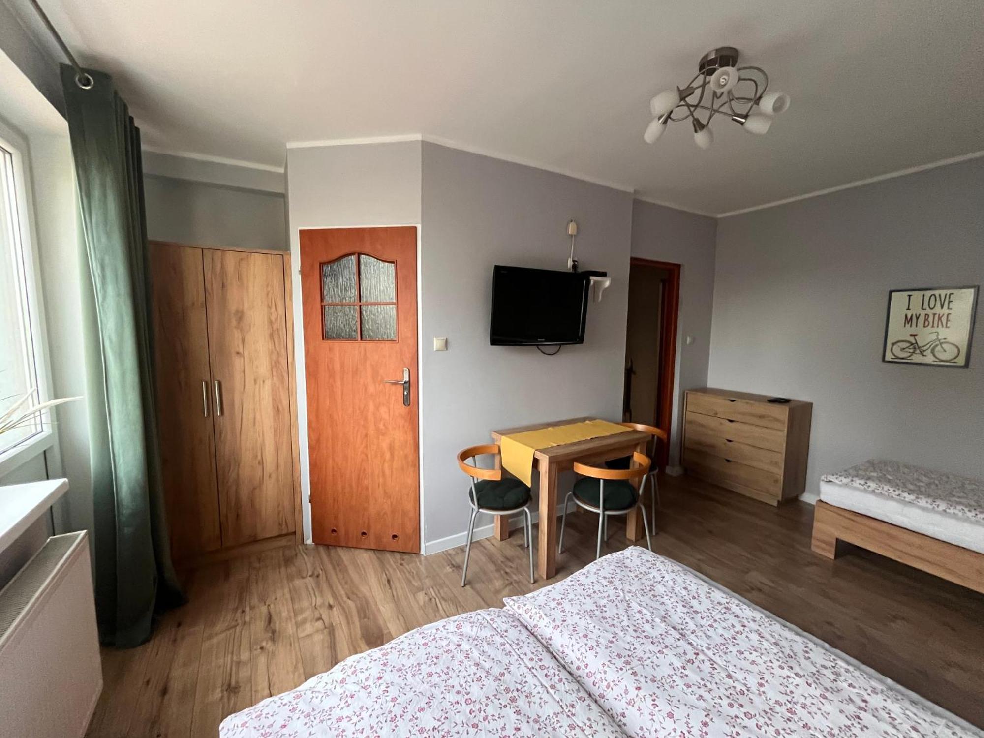 Pokoje Goscinne Halina Łeba Exterior foto